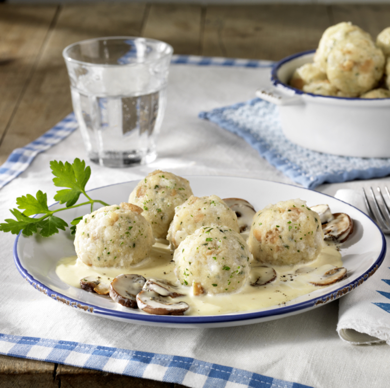 Semmel-Knödelinos® mit Champignonrahmsauce