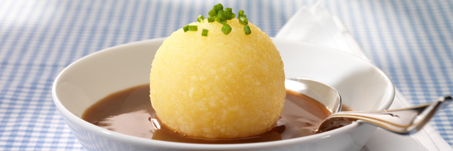 Thermomix-Rezept: Knödel mit veganer Bratensoße