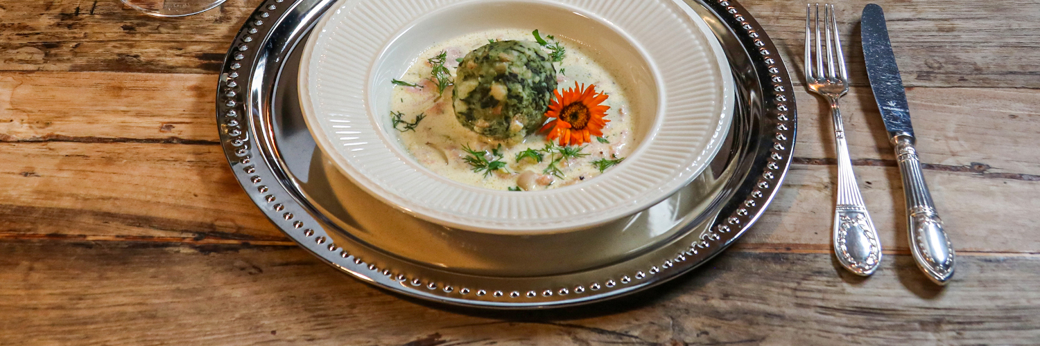 Spinatknödel mit Lachs-Sahne-Dill-Soße