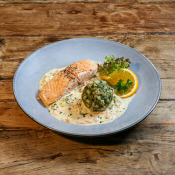 Spinatknödel mit Lachs-Sahne-Dill-Soße
