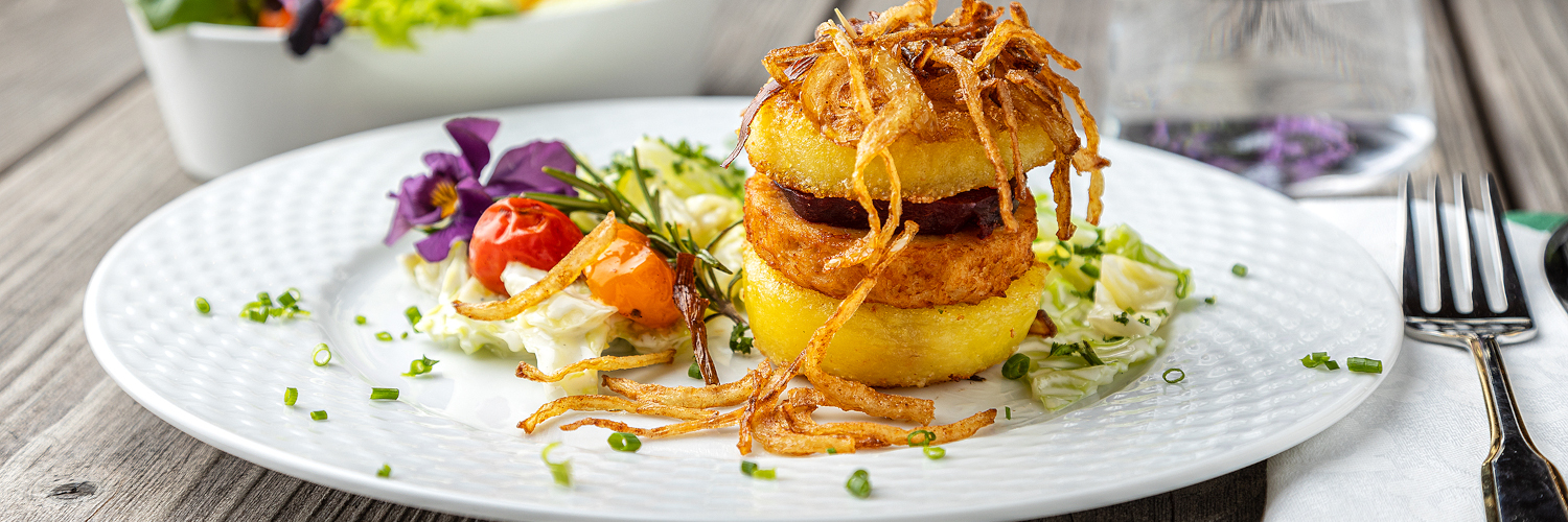 Kartoffelburger mit Rahmwirsing